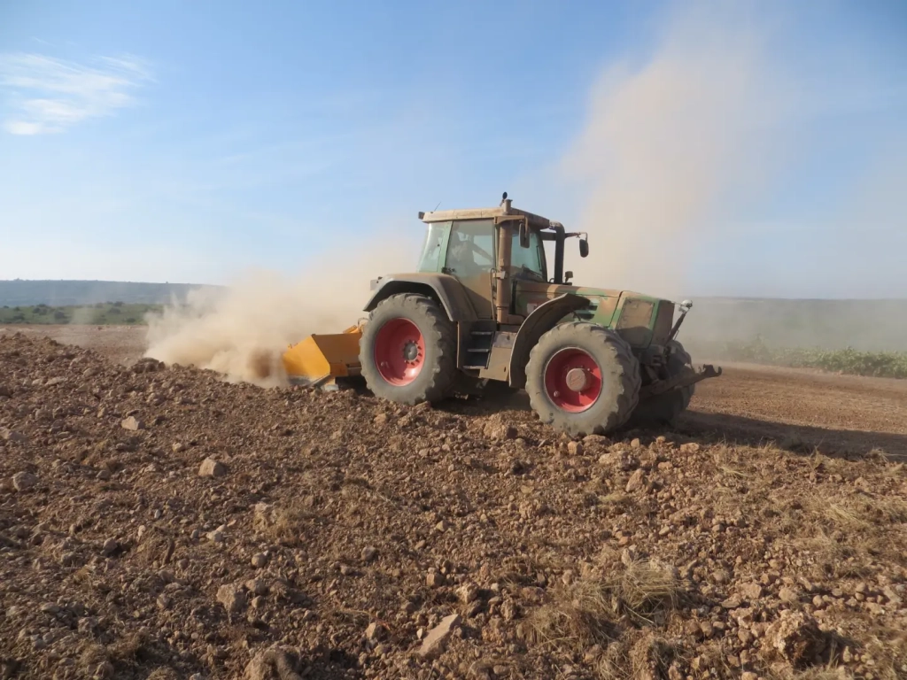 Broyage de pierres (Travaux agricoles)